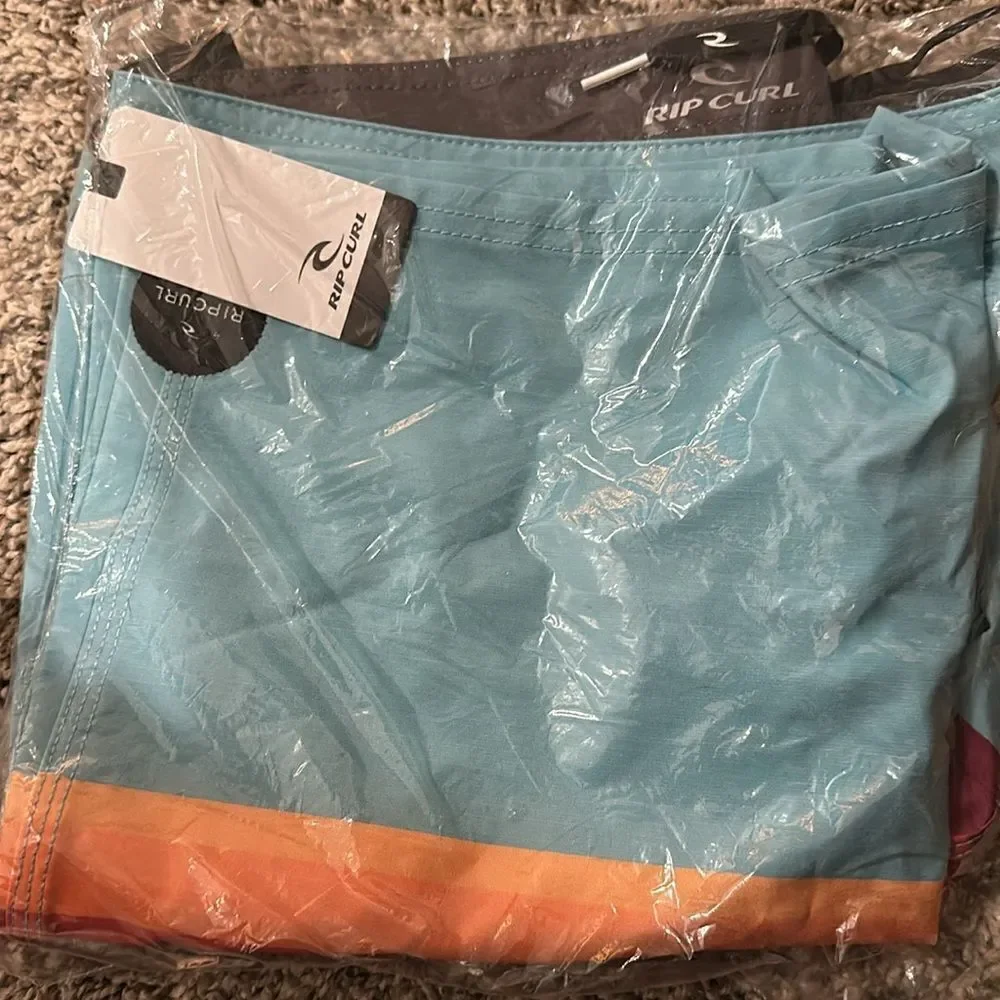 Rip Curl NWT Cove Board-shorts Men’s Sz 38 in the color Cerulean